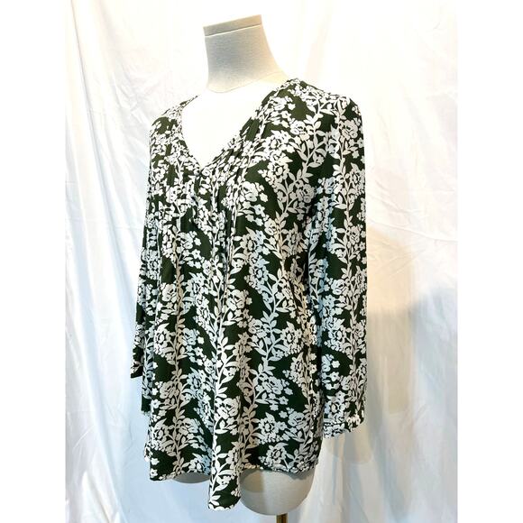 Fun2Fun Top Womens Size Small Floral V-Neck Popover Blouse Green White NEW - Picture 11 of 12